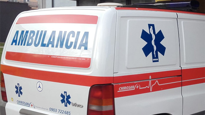 Na severe Slovenska havarovala sanitka, prevážaná pacientka sa zranila