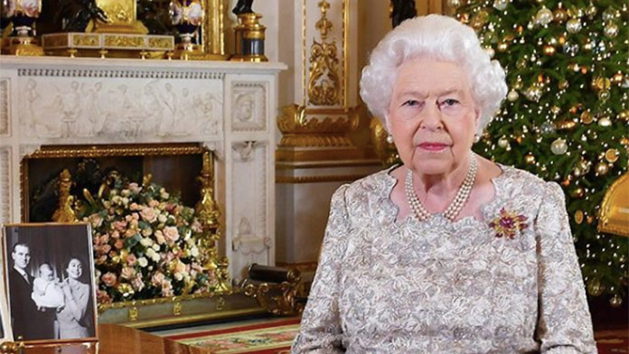 Kráľovná Alžbeta necháva vianočnú výzdobu až do februára: Takýto má na to dôvod