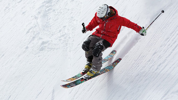 Hrôzostrašný pád 16-ročného lyžiara: Ostal ležať na svahu v bezvedomí
