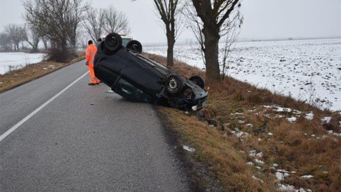 Vážna dopravná nehoda na východe Slovenska: Tri osoby sa zranili ťažko