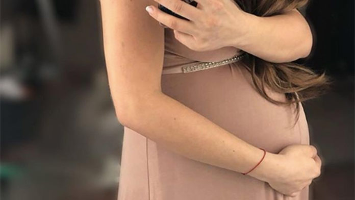 Slovenská speváčka porodila svoje prvé dieťa: Pochválila sa už aj prvou fotkou