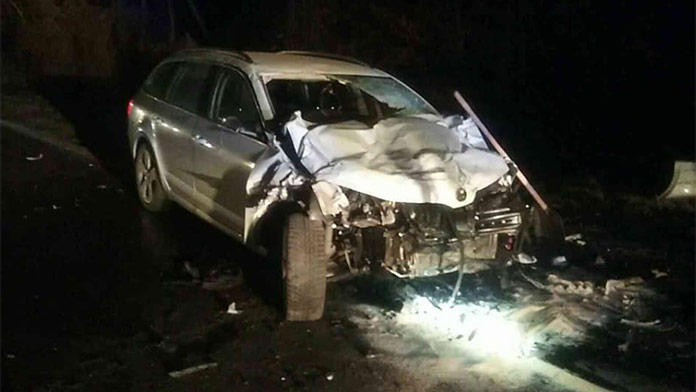 Hrôzostrašná nehoda na juhu stredného Slovenska: O život prišli dve osoby, tretia je vážne zranená