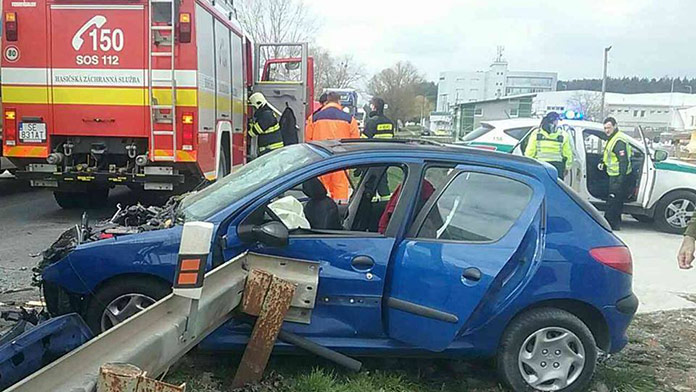 Vážna dopravná nehoda na západe Slovenska: Zranilo sa až 5 osôb