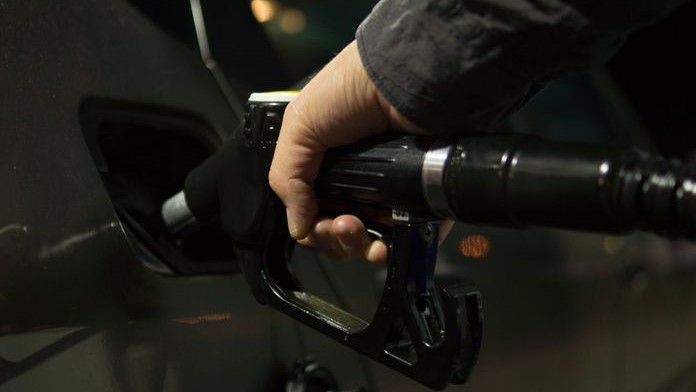Zlá správa pre vodičov: Pravdepodobne sa bude opäť navyšovať cena za benzín
