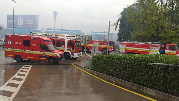 Pri nákupnom centre v Bratislave horí: Zasahuje desiatka hasičov!