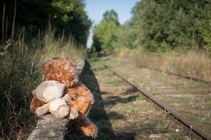 Tragická zrážka vlaku, zomrelo 4-ročné dievčatko