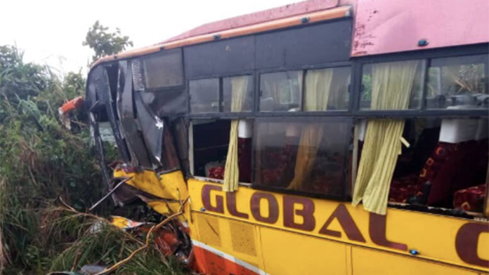 Tragická nehoda autobusu si vyžiadala 18 mŕtvych a viac ako 30 zranených