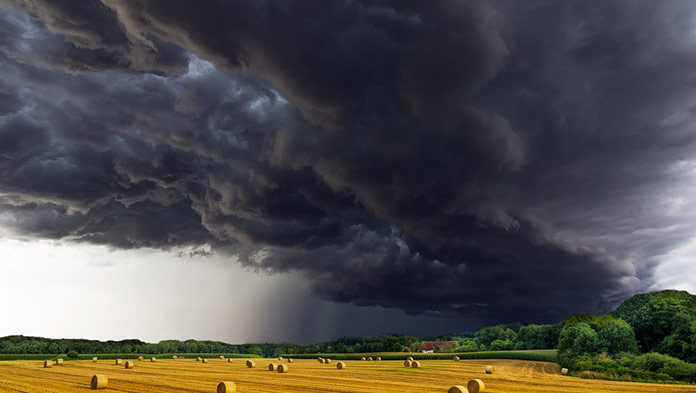 K Slovensku sa blížia silné búrky: Meteorológovia vydali výstrahy
