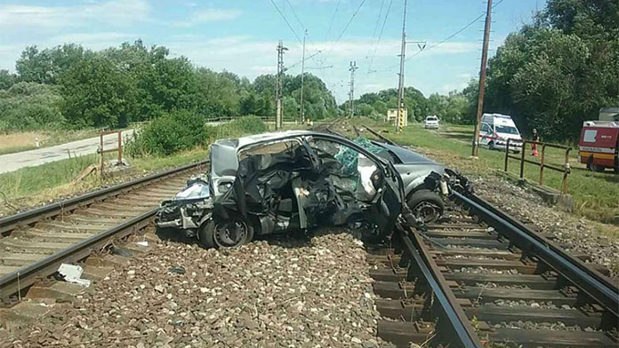 Mimoriadne tragická nehoda rýchlika s autom: Dve osoby nemali šancu prežiť