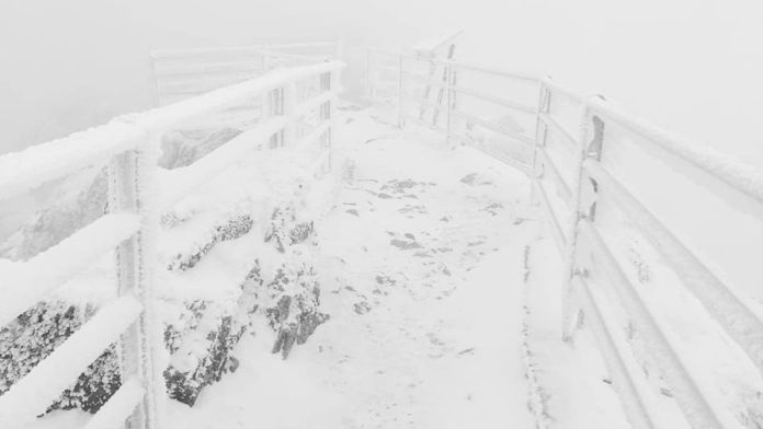 AKTUÁLNE! Lomnický štít pokryl sneh: TIETO zábery si určite nenechajte ujsť