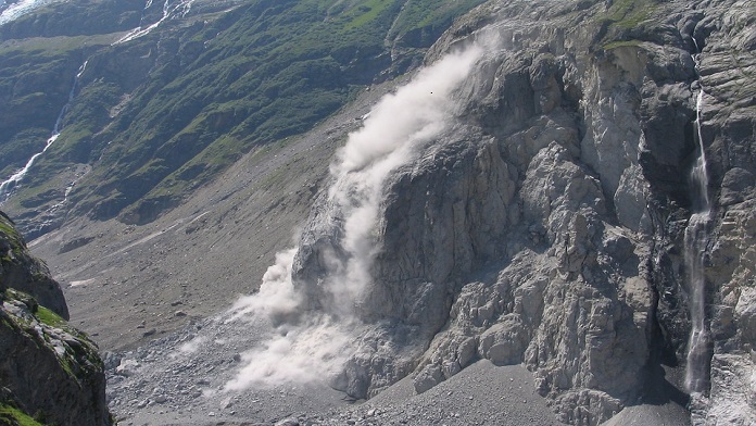 Kamenná lavína v Alpách zabíjala: Vyžiadala si jednu obeť a dvoch zranených