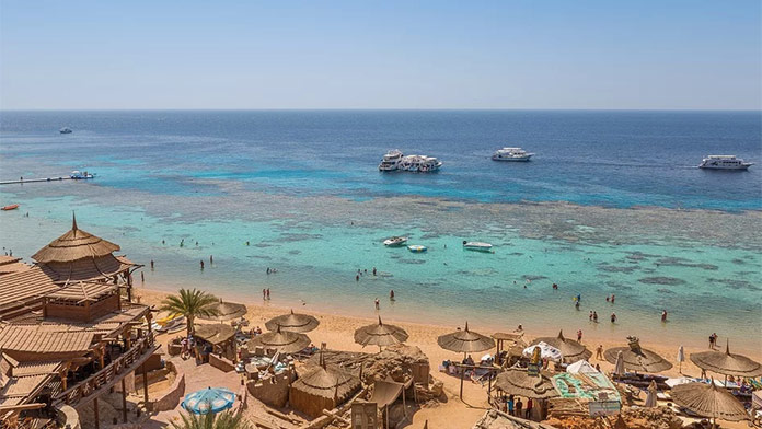 Egypt otvorí niektoré letoviská pre turistov, obnoví aj medzinárodné lety