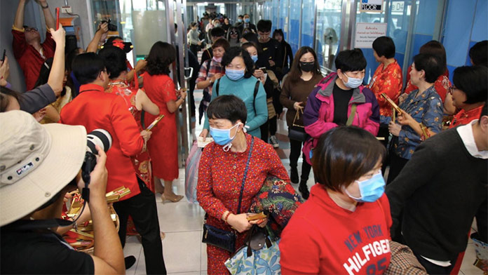 Čínsky koronavírus má ďalšie obete: Ministerstvo zvýšilo odporúčania na 2. stupeň