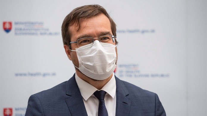 Slovensko má zrejme prvú obeť koronavírusu: Oznámil to minister zdravotníctva
