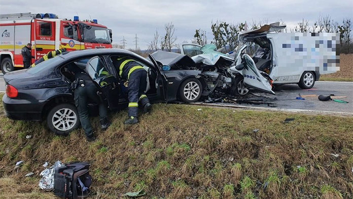 Veľmi vážna nehoda na východe Slovenska: Zranilo sa 5 osôb, medzi nimi aj dieťa