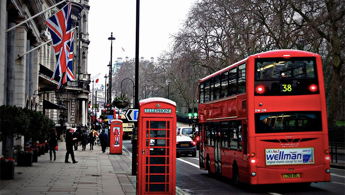 Starosta Londýna vyzval vládu na zavedenie povinného nosenia rúšok