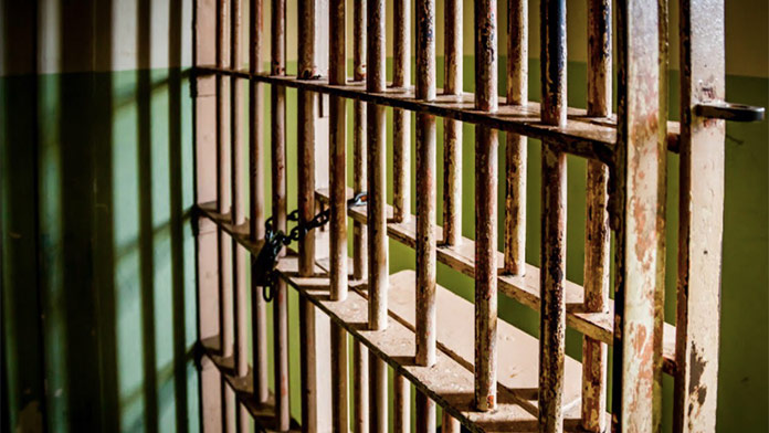 Prepustia približne 1300 väzňov kvôli koronavírusu: Odobril to čilský súd