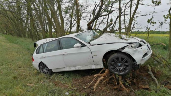 Vážna dopravná nehoda v okrese Levice: Na mieste zasahovali aj leteckí záchranári