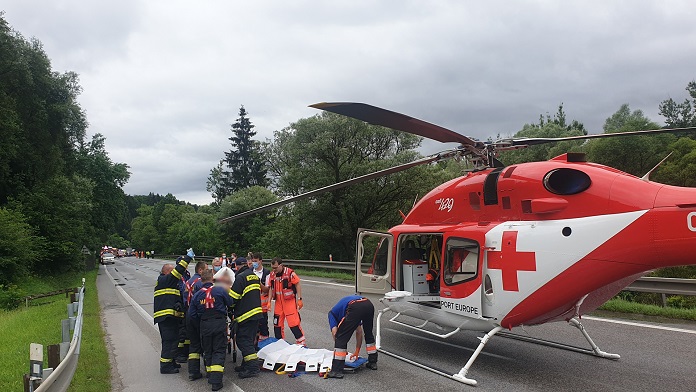 Záchranársky vrtuľník letel na pomoc mužovi: Zrážka s kamiónom