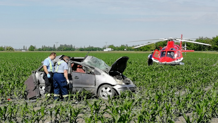 Dopravná nehoda pri Dunajskej Strede: V aute sa nachádzalo aj dieťa, na miesto letel vrtuľník