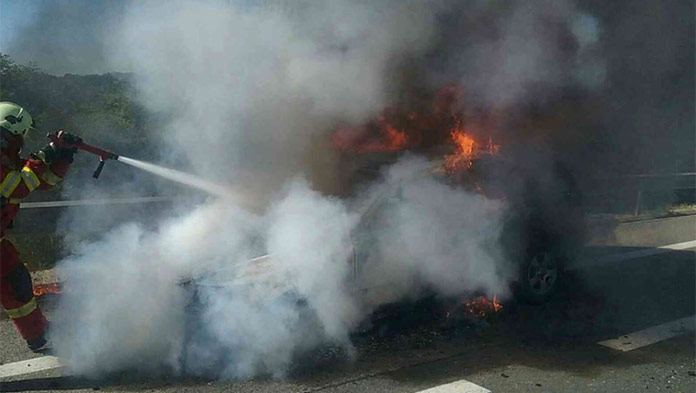 Požiar osobného auta na rýchlostnej ceste: Na mieste zasahovali hasiči z Nitry