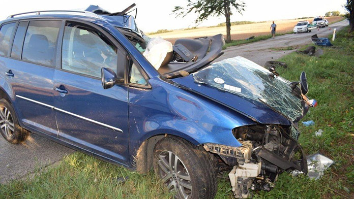 Tragická nehoda v okrese Trnava: Po náraze do stromu vodič na mieste zomrel