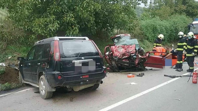 Čelná zrážka dvoch áut skončila tragickými následkami