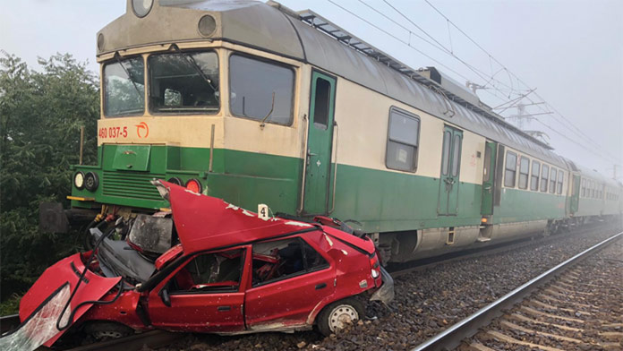 Na východnom Slovensku došlo k zrážke vlaku s osobným autom