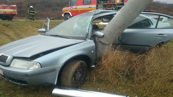 Pondelková hrozivá dopravná nehoda: Na mieste zasahovali hasiči zo Štúrova
